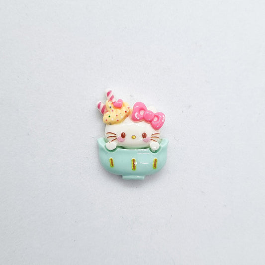 Hello Kitty dessert - Charm